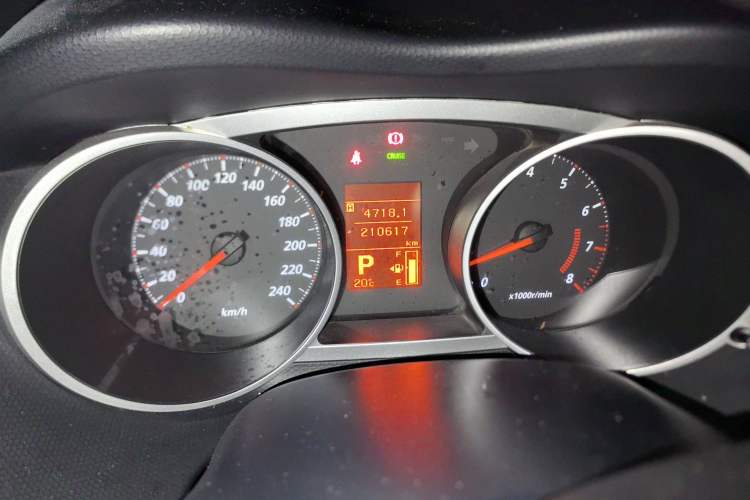 Used Mitsubishi Outlander 2010 Kijang 2.0 Sport Edition Odometer Close Up