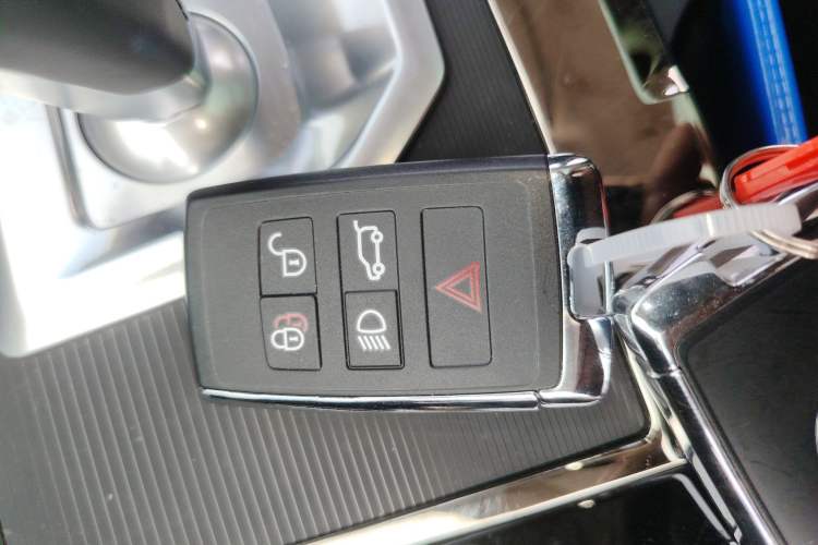 Used Land Rover Range Evoque 2023 Aurora L 249 PS Collins Antique Bronze Special Edition Vehicle Key