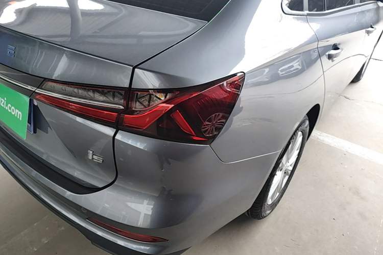 Used Roewe i5 2023 1.5L Manual Comfort Edition
