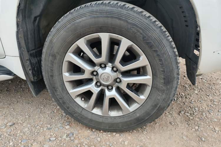 Used Toyota Prado 2018 3.5L Automatic TX-L with Rear-Mounted Spare Tire Right Front Wheel Hub