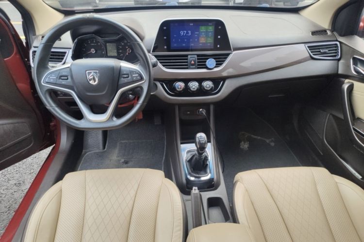 Used Baojun 310W 2017 1.5L Manual Fashion Model China V Center Console