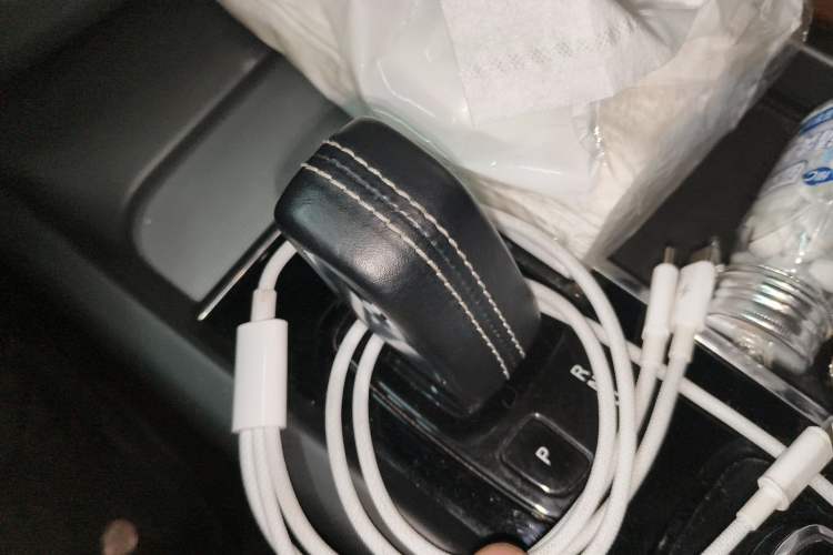 Used Volvo XC60 2022 B5 4x4 Smart & Advanced Sport Edition Gear Lever