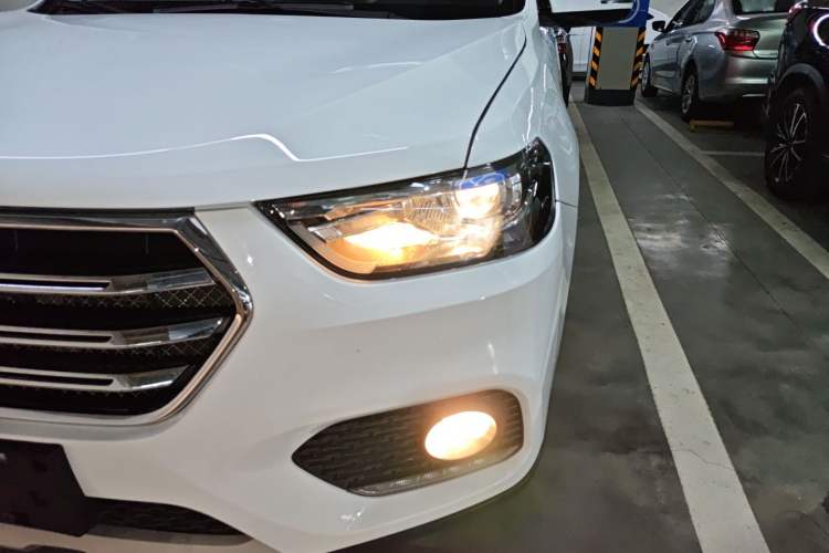 Used Haval H6 2018 Sport Edition 1.5T Automatic Two-Wheel Drive Elite Model China V Standard Left Front Headlight