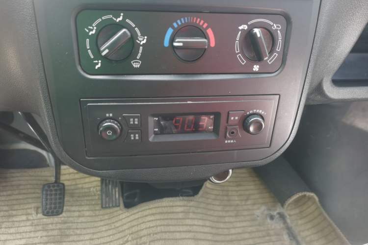 Used Wuling Zhiguang 2023 1.5L Practical Version 5/7 Seats Audio And AC Panel