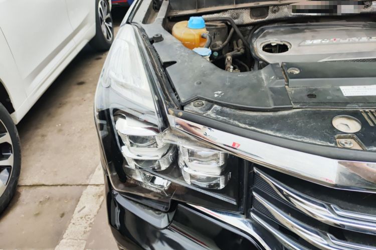 Used GAC Trumpchi GS8 2017 320T Two-Wheel Drive Luxury Smart Connectivity Version (7 Seats) Right Front Headlight