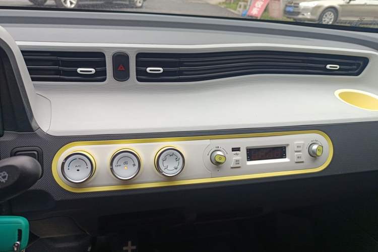 Used Wuling Hongguang MINIEV 2021 Macaron Fashion Edition Lithium-Ion Battery Audio And AC Panel