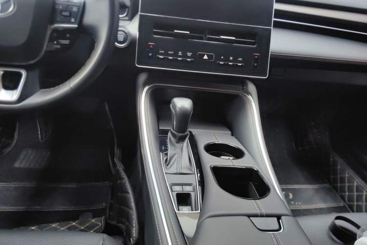 Used Toyota Avalon 2024 2.0L Premium Edition Gear Lever
