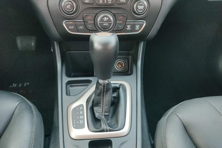 Used Jeep Cherokee 2017 2.0L Superior Edition