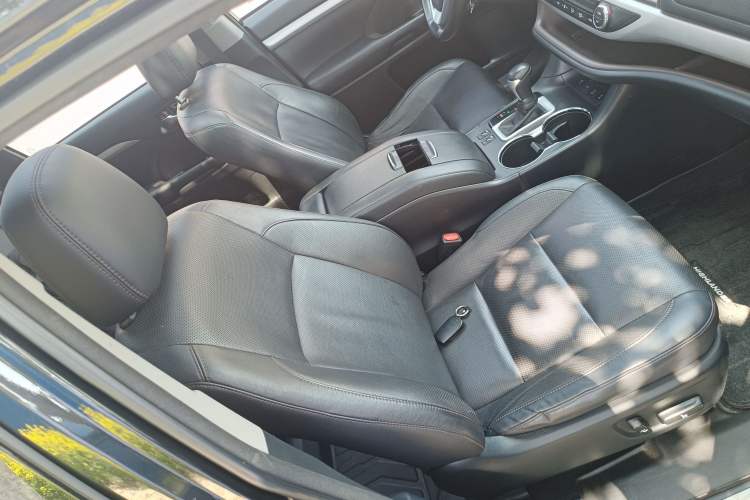 Used Toyota Highlander 2018 2.0T Four-Wheel Drive Luxury Edition 7 Seats China V Emission Standard