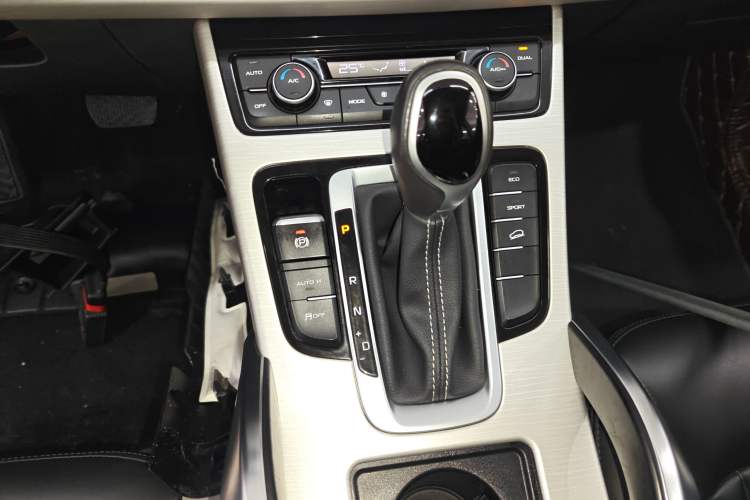 Used Geely Auto Emgrand X7 Sport 2018 1.8TD Automatic Two-Wheel Drive Zhiya Model