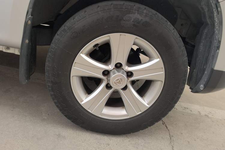 Used CHANGAN KAICHENG Shenqi F30 2018 1.5L Comfort Trim Short Wheelbase DAM15L Right Front Wheel Hub