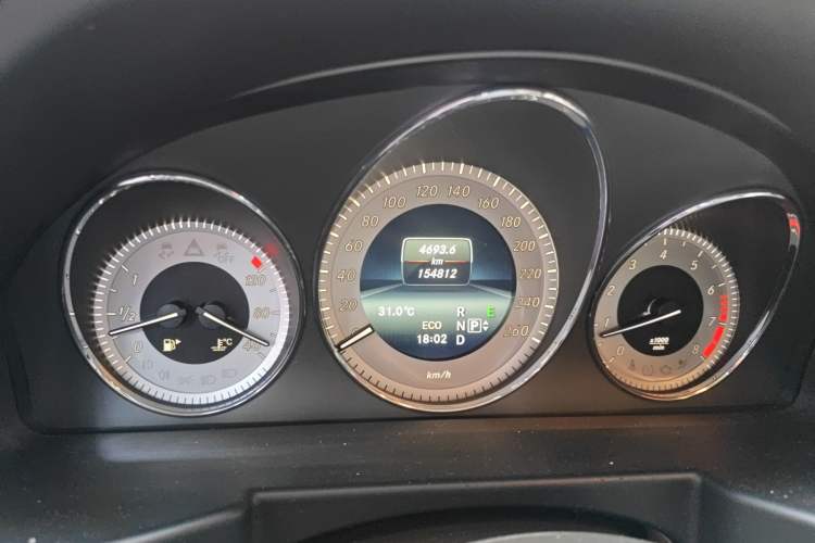 Used Mercedes-Benz GLK-Class 2015 GLK 260 4MATIC Dynamic Edition Ultimate Version Odometer Close Up