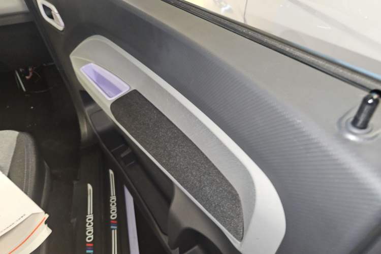 Used Chery New Energy QQ Ice Cream 2022 170km Sundae Phosphate Lithium-Ion