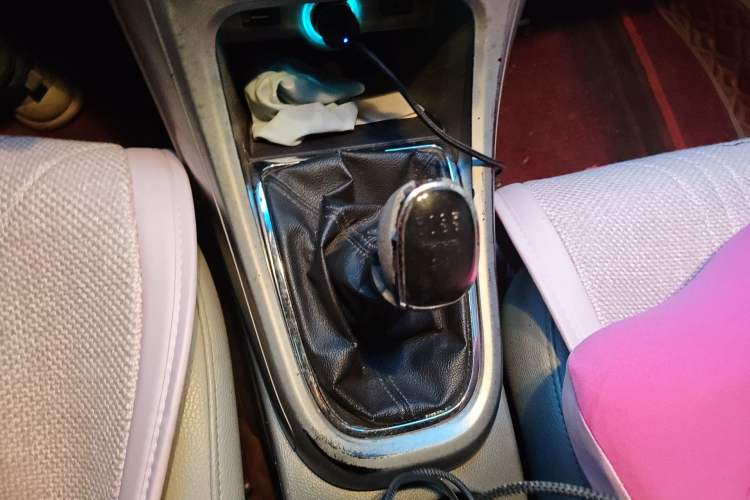 Used Buick GT 2013 GT 1.6L Manual Entry-Level Model Gear Lever