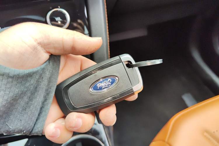 Used Ford Escape 2020 EcoBoost 245 Four-Wheel Drive Luxury Edition