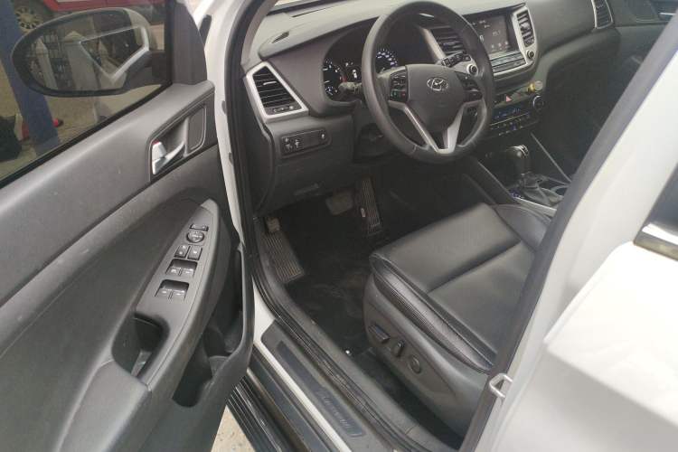 Used Hyundai Tucson 2018 1.6T Dual-Clutch Two-Wheel Drive 15th Anniversary Special Edition Driver Seat