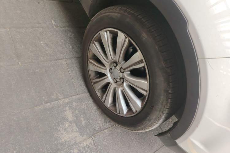 Used Land Rover Range Evoque 2016 2.0T SE Smart Glow Edition Right Front Wheel Hub