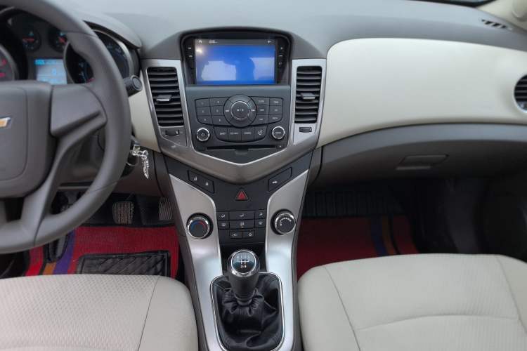 Used Chevrolet Cruze 2015 1.5L Classic SL MT Audio And AC Panel