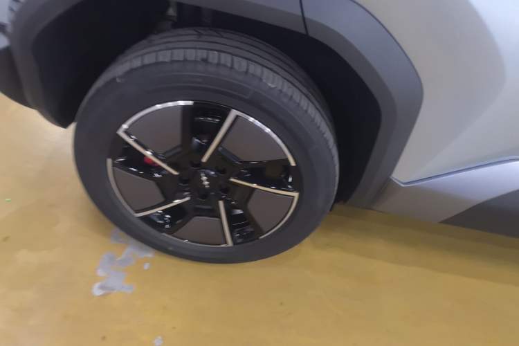 Used Formula Leopard Titanium 3 2025 501KM All-Wheel Drive Intelligent Driving Ultra Version
