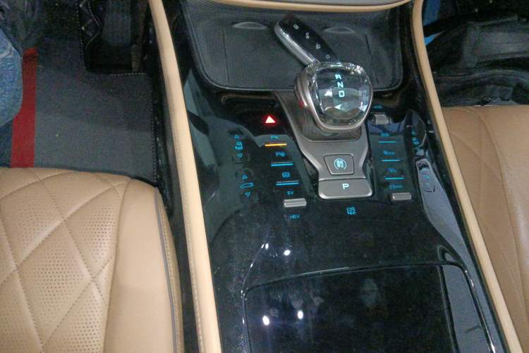 Used Denza D9 2022 DM-i 970 Four-Wheel Drive Flagship Model
