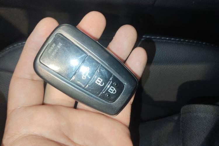 Used Toyota Highlander 2022 Dual-Engine 2.5L Four-Wheel Drive Prestige Version 7 Seats Vehicle Key