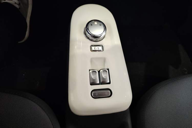 Used CHANGAN NEVO Lumin 2022 210km Sweet Edition Gear Lever