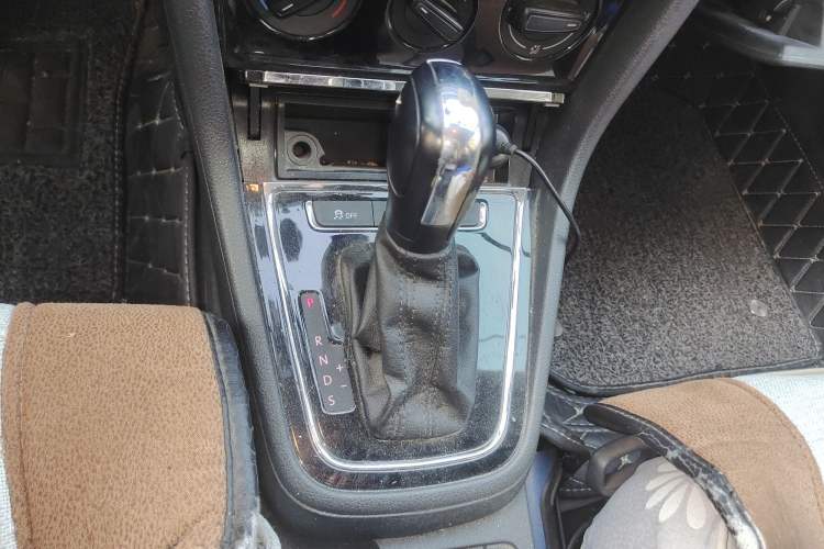 Used Volkswagen Bora 2013 1.6L Automatic Fashion Model Gear Lever