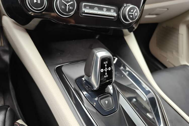 Used Lynk & Co 02 2018 1.5T DCT Two-Wheel Drive Zhaopu Version China V Standard Gear Lever