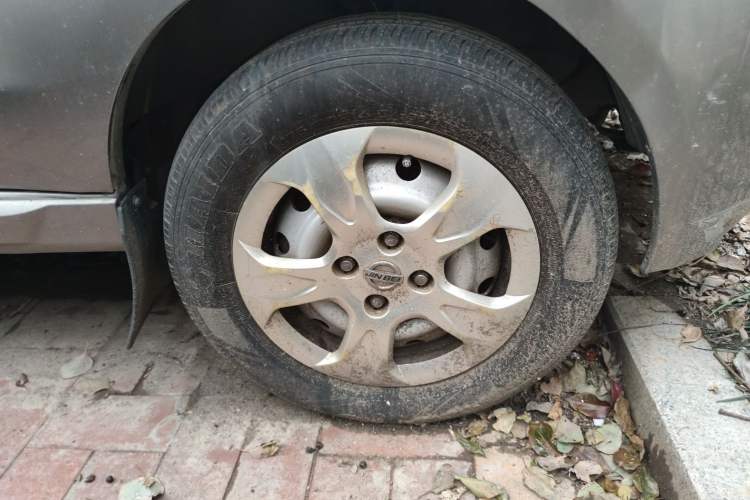 Used Jinbei New Hiace X30L 2021 1.5L Wealth Edition Bus Non-Air-Conditioned China VI Standard SWC15M Right Front Wheel Hub