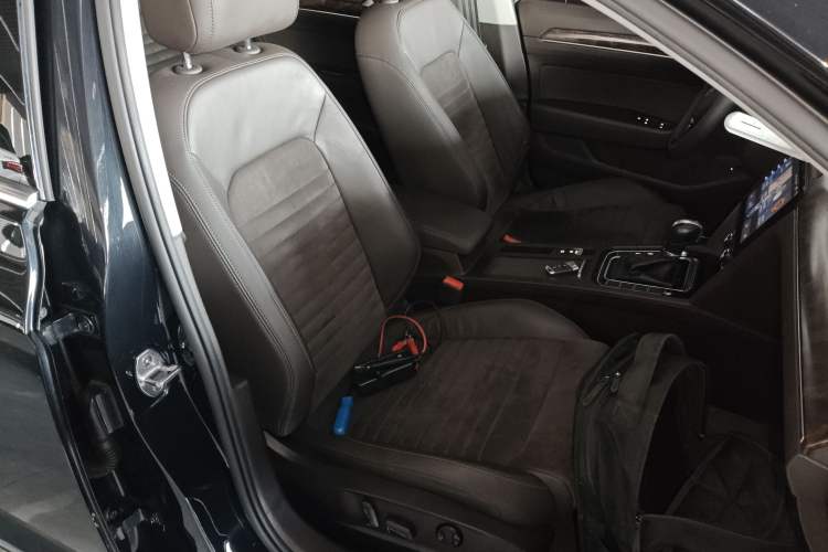 Used Volkswagen Magotan 2018 330TSI DSG Luxury Model Right Front Seat