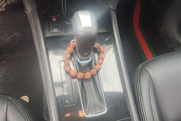 Used Nissan Kicks 2022 1.5L CVT XL Fashion Edition Gear Lever