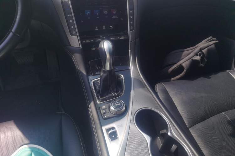 Used Infiniti Q50L 2015 2.0T Enjoyment Edition Gear Lever