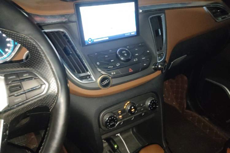 Used Soueast DX7 2015 1.5T Automatic Prestige Model Audio And AC Panel