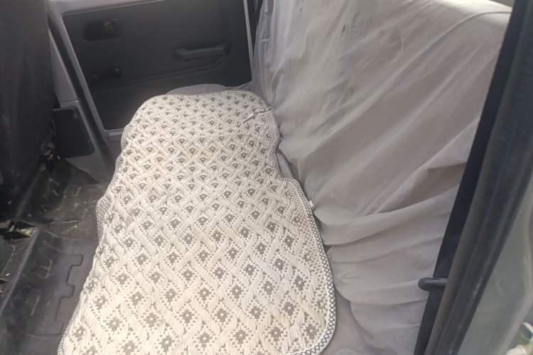 Used CHANGAN KUAYUE Wang X1 2022 1.2L Comfort-Grade Cargo Vehicle Single Cab with Dual Rear Wheels 2990 mm Wheelbase 3.05-Meter Length LJ469Q-AEB Left Rear Seat