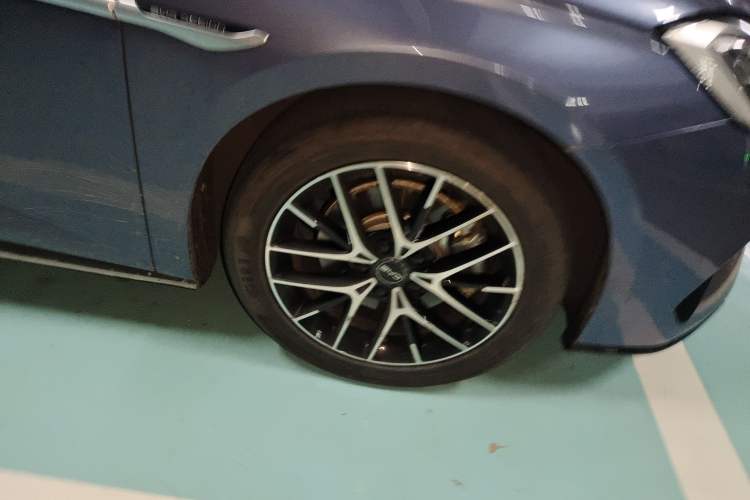 Used BYD Seal 2023 DM-i 1.5T 121km Prestige Model Right Front Wheel Hub