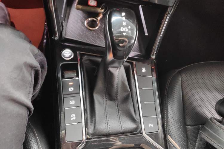 Used Volkswagen Passat 2019 330TSI Luxury Edition China VI Standard
