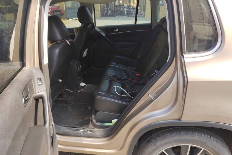 Used Volkswagen Tiguan 2015 1.8TSI Automatic Two-Wheel Drive Comfort Edition Left Rear Seat