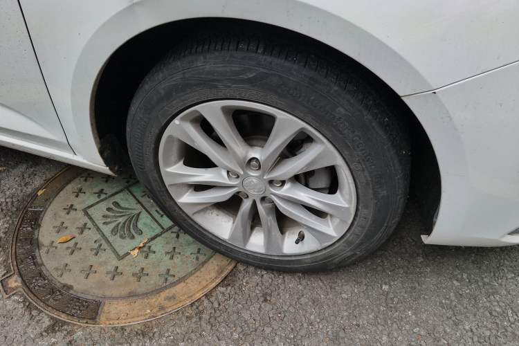 Used Buick Verano 2019 Sedan 20T Dual-Clutch Luxury Model
