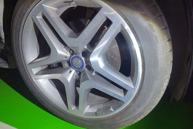 Used Mercedes-Benz GLS-Class 2017 GLS450 Middle East version Right Front Wheel Hub
