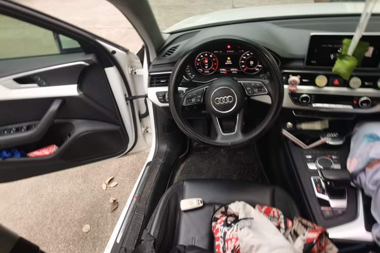 Used Audi A4L 2018 30th Anniversary Edition 40 TFSI Fashion Model
