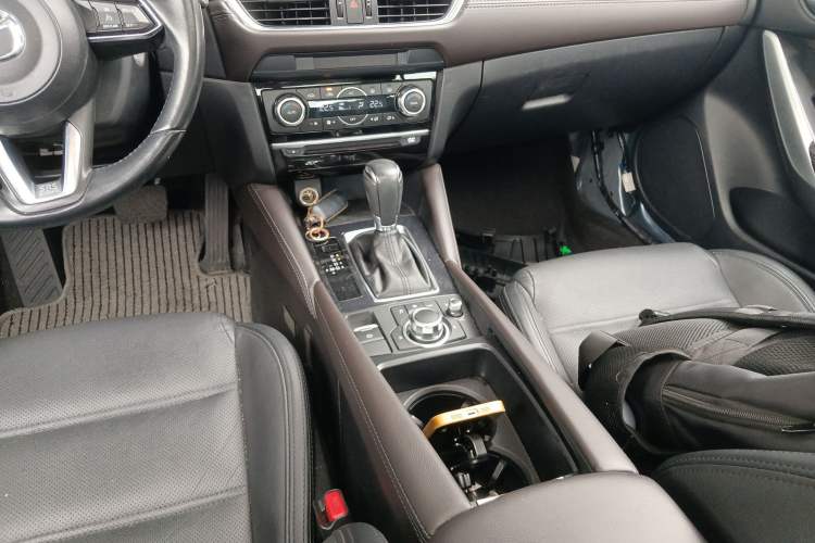 Used Mazda Atenza 2018 2.0L Blue Sky Luxury Edition China VI Standard
