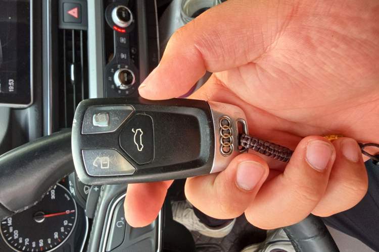 Used Audi A4L 2017 40 TFSI Ambition Edition Vehicle Key