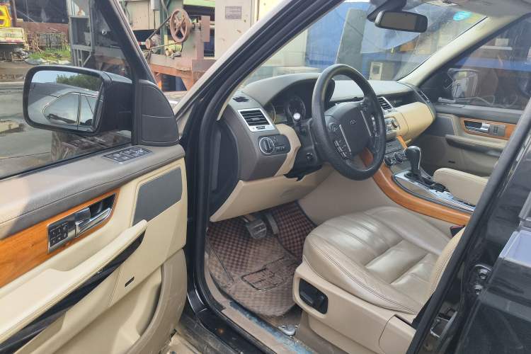 Used Land Rover Range Sport 2013 3.0 TDV6 Diesel Edition Interior 3