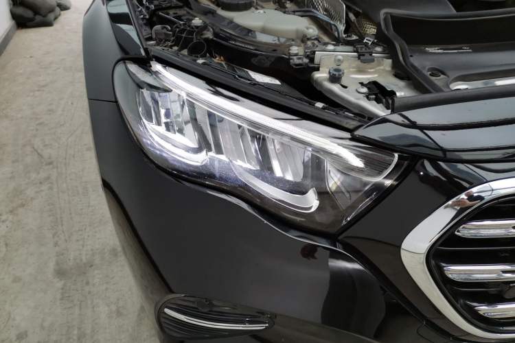 Used Mercedes-Benz E-Class New Energy 2024 E 350 e L Plug-in Hybrid Sedan Exterior 3