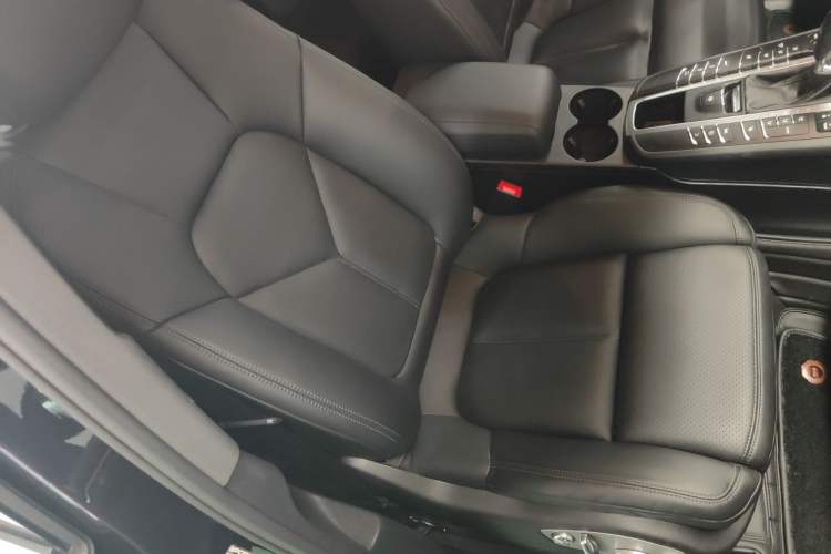 Used Porsche Macan 2018 Macan 2.0T Right Front Seat