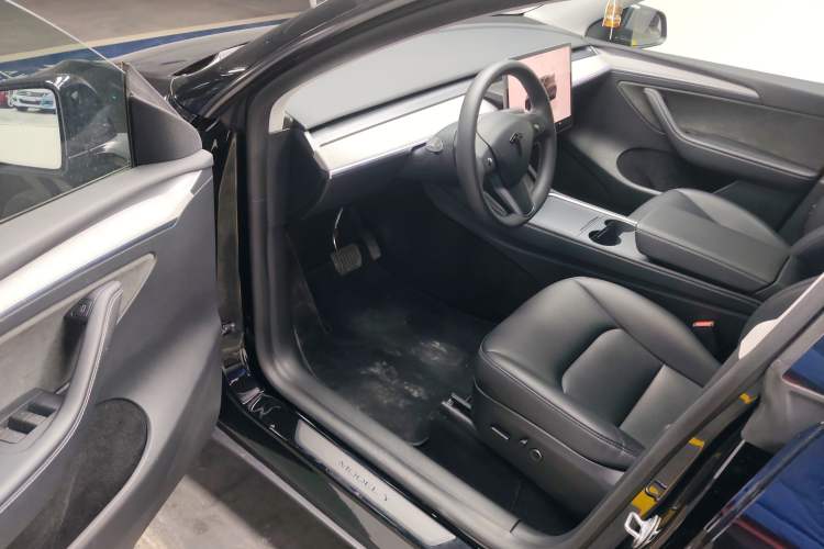 Used Tesla Model Y 2023 Rear-Wheel-Drive Version