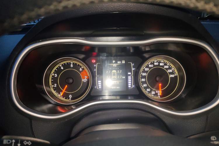 Used Jeep Cherokee 2016 2.4L Leading Smart Version
