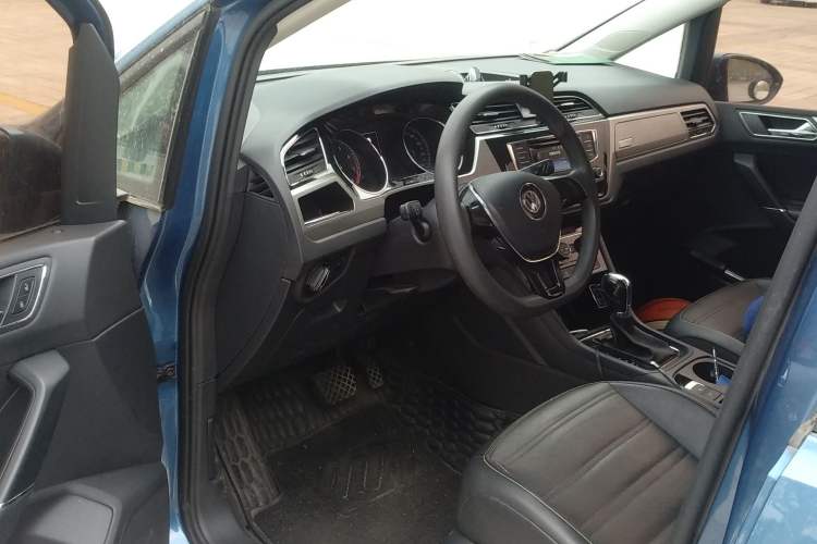 Used Volkswagen Touran 2016 Volkswagen Touran L 280TSI DSG Comfort Edition Driver Seat