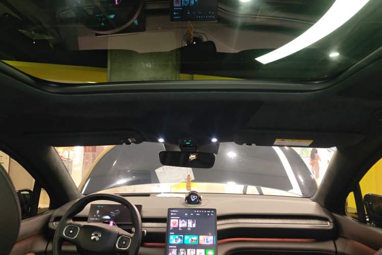 Used Nio ES6 2023 75 kWh Headliner