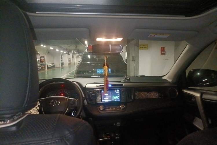 Used Toyota RAV4 2015 2.0L CVT Two-Wheel Drive Fashion Edition